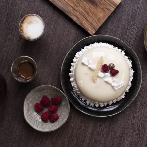 Witte chocolade framboos ijstaart